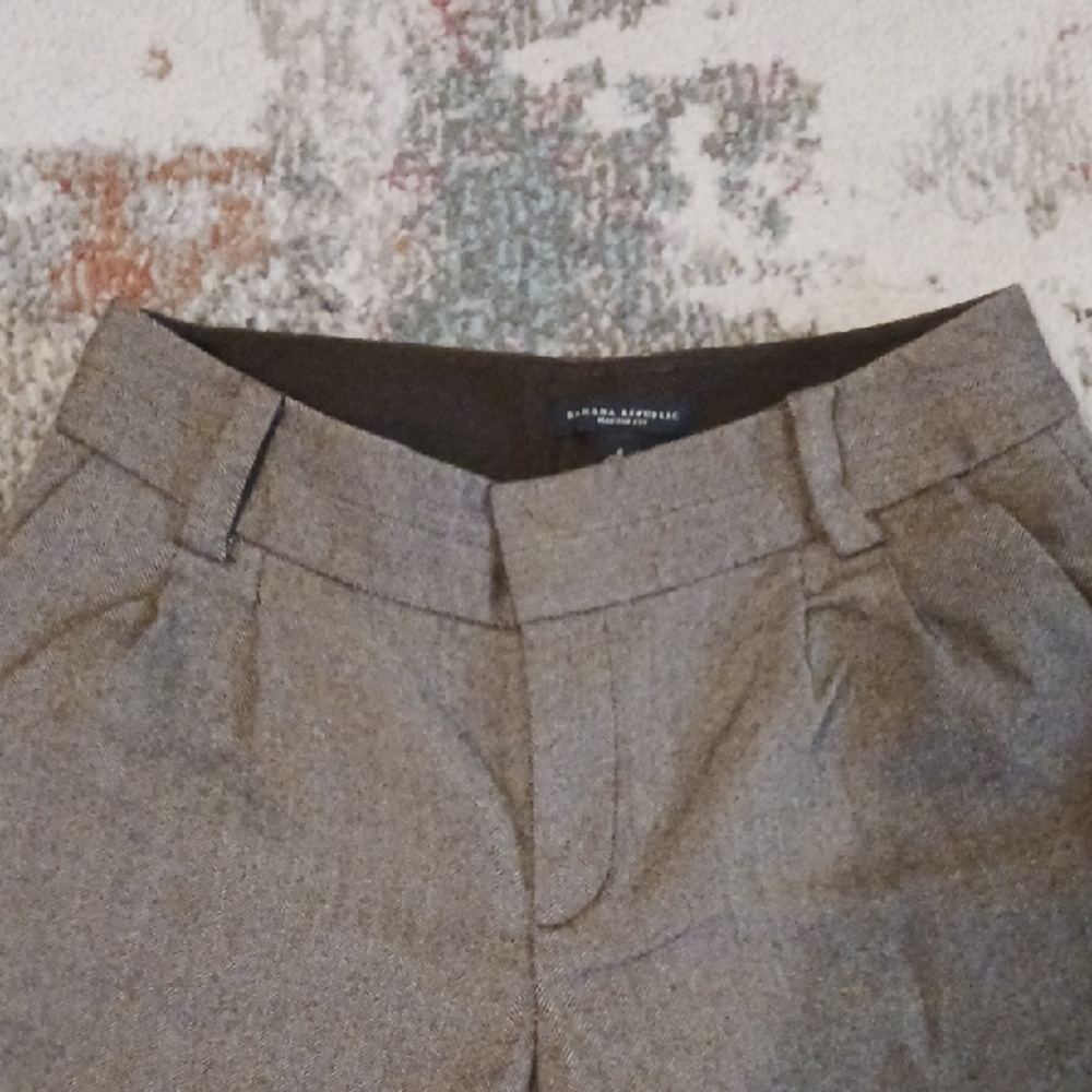 SPECIAL 2/$25 Banana Republic Wool Tan Bemuda Shorts - Picture 2 of 4